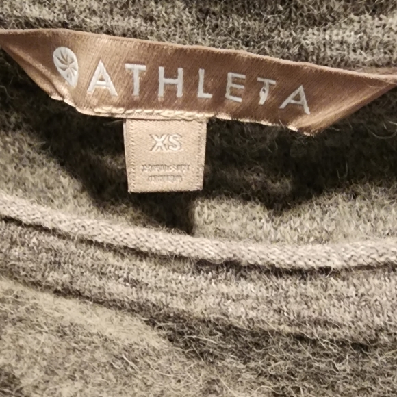 ATHLETA Camo Grey Sweater. Made Fine Wool, Alpaca and Nylon. Size XS. - Picture 3 of 10